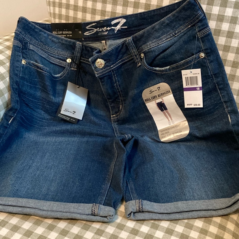 New, with tags “Seven7” Roll Cuff Bermudan shorts